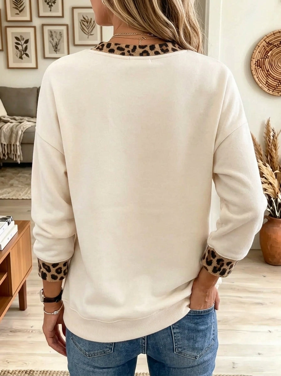 Women's Leopard Santa Graphic Sweatshirt